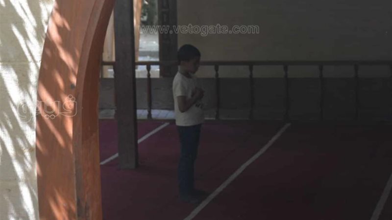 طفل يترك اللعب في
