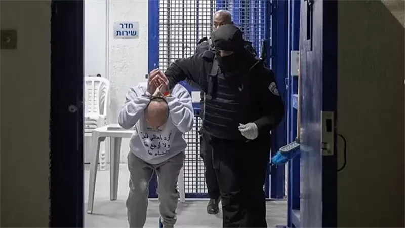 أسرى فلسطينيون في