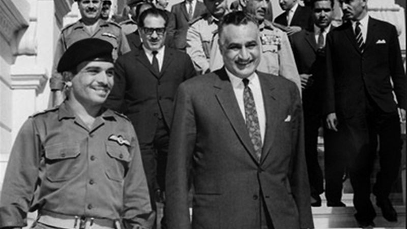 عبد الناصر والملك