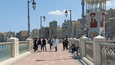 الحماية المدنية بالإسكندرية تنقذ شابًا يعاني من مرض ذهني بكورنيش البحر