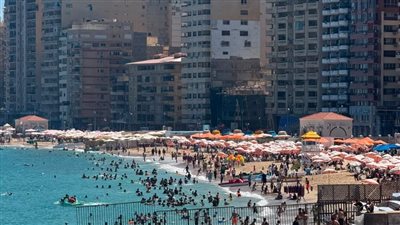 مع نهاية إجازة العيد، إقبال متوسط على شواطئ الإسكندرية 