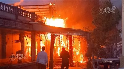 حريق بكافيتريا على شاطئ بورسعيد، والحماية المدنية تدفع بـ5 سيارات إطفاء للسيطرة عليه (صور) 
