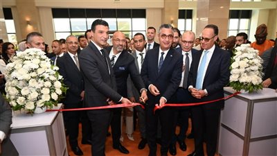 وزير الصناعة: نحرص على تعزيز التواصل الدائم مع المصنعين والمصدرين 