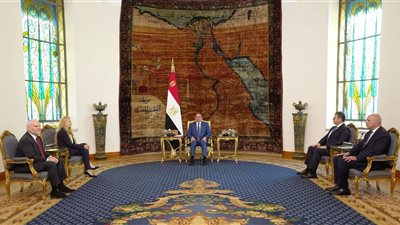 السيسي لـ وفد مؤتمر رؤساء المنظمات اليهودية الأمريكية: أهمية التسوية الشاملة والعادلة للقضية الفلسطينية.. حل الدولتين السبيل الوحيد لضمان تحقيق السلام الدائم والاستقرار في الشرق الأوسط