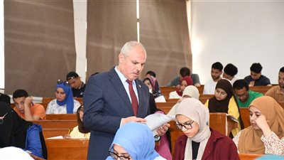 1500 طالب وطالبة يؤدون الامتحانات بزراعة قناة السويس