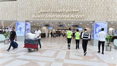 مقتل شخص وإصابة آخرين في استهداف مطار الكويت بصواريخ ومسيرات إيرانية