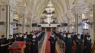 الأنبا ميخائيل يناقش مع كهنة حلوان ترتيبات الخدمة