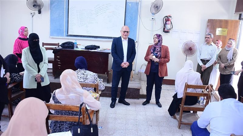 جانب من تفقد الامتحانات