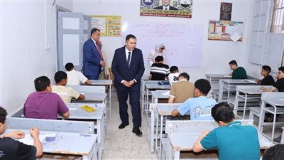 محافظ دمياط يتفقد لجان امتحانات الشهادة الإعدادية 