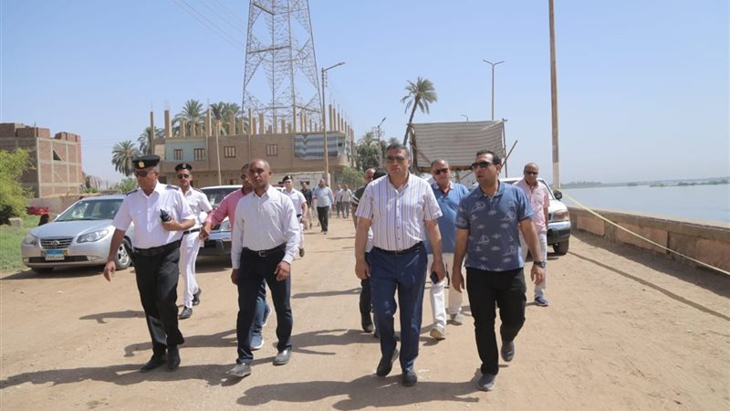 محافظ قنا يتفقد أعمال
