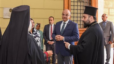 محافظ الإسكندرية وبابا الروم الأرثوذكس يتفقدان مبنى مدرسة 