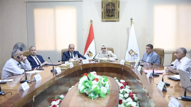 اجتماع محافظ الوادى
