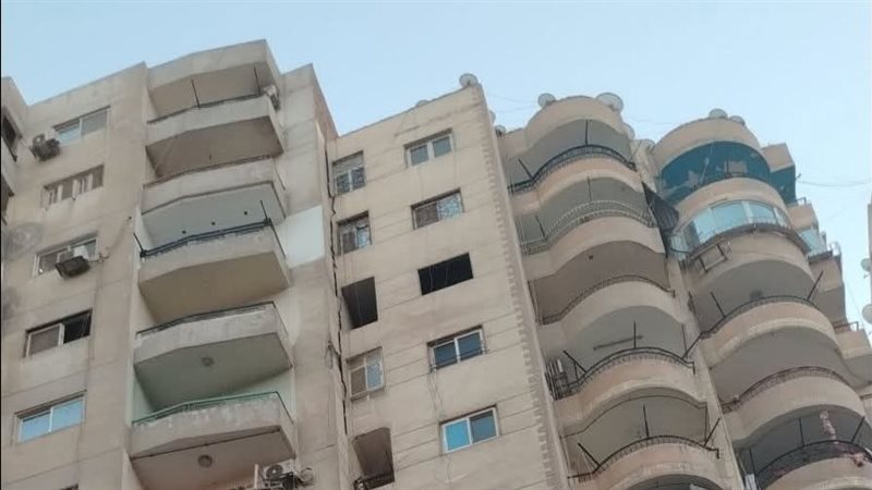 العقار المائل، فيتو