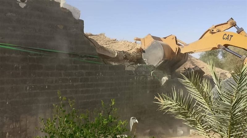 جانب من أعمال الإزالة،
