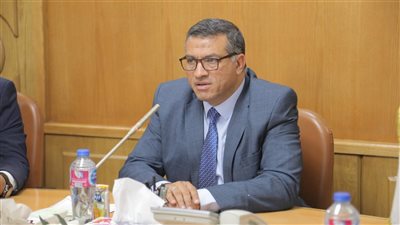 محافظ قنا يبحث مع أعضاء البرلمان خطط التوسع في المشروعات الخدمية والتنموية (صور)