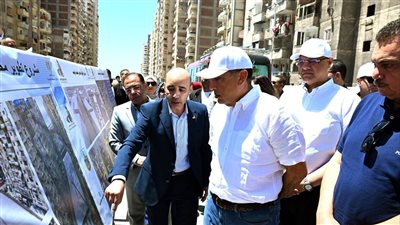 رئيس الوزراء يتفقد أعمال إنشاء محور 