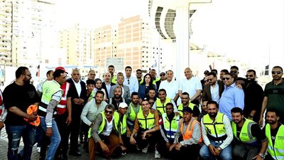 رئيس الوزراء يفتتح كوبري 