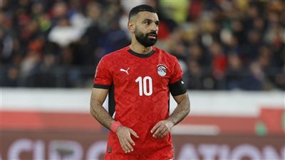 نقاش ساخن بين حازم إمام ومتعب وأحمد حسن بسبب جلوس محمد صلاح احتياطيا أمام البرازيل