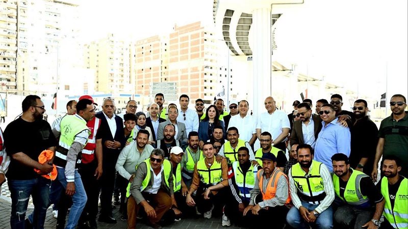 رئيس الوزراء يفتتح
