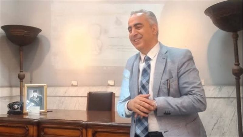 د. محمود فراج خلال