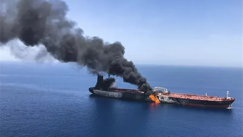 استهداف ناقلة بحرية