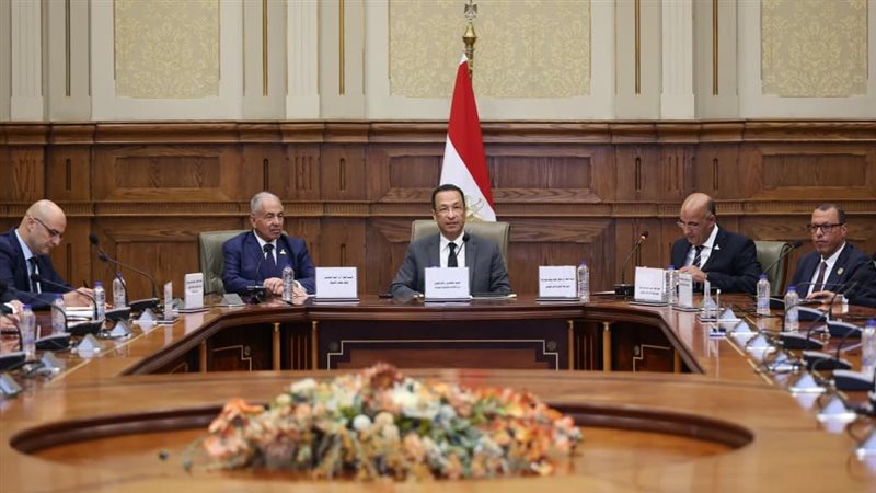 وزير الاتصالات خلال