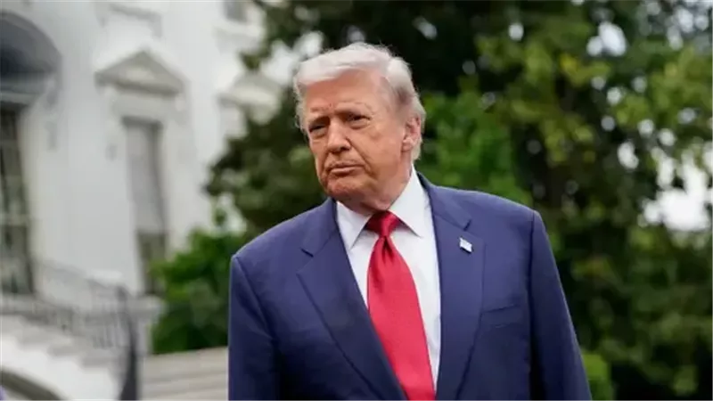 الرئيس الأمريكي دونالد