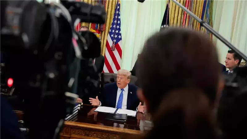 الرئيس الأمريكي دونالد