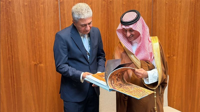 لقاء وزير السياحة