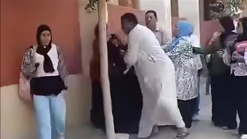 اعتداء على معلمة،
