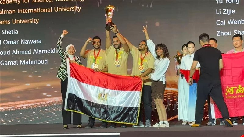 طلاب الأكاديمية الفائزين