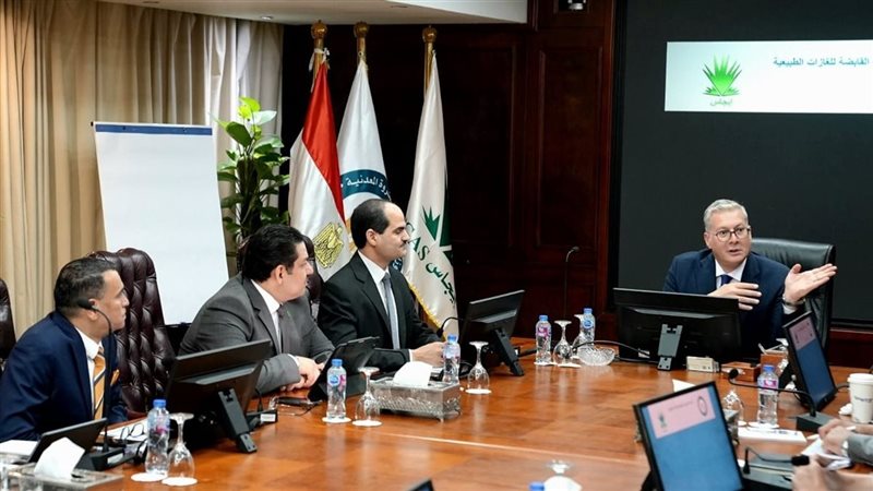 وزير البترول خلال