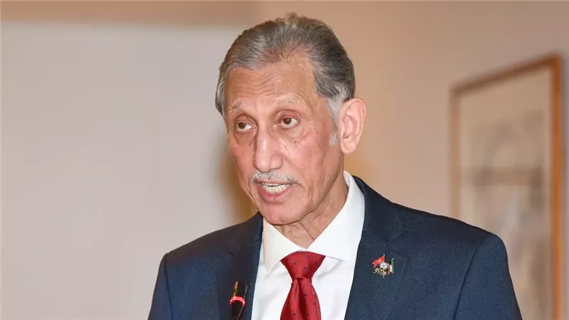 الكاتب طالب الرفاعي