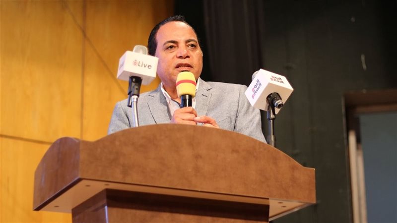 الكاتب الصحفي جمال