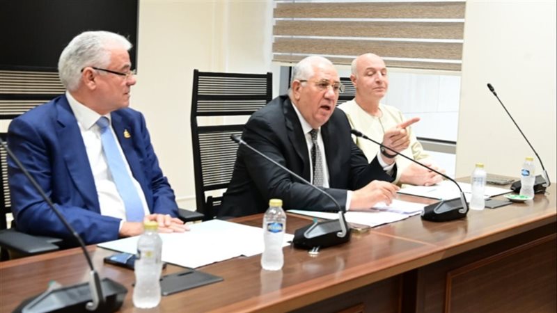 مناقشة أزمة الأسمدة