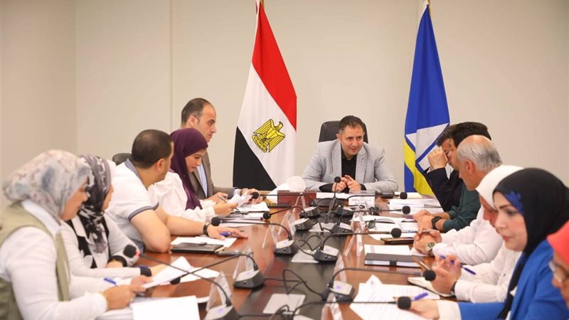 محافظ دمياط يناقش