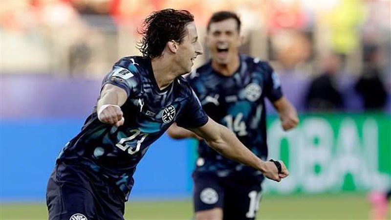 جلارزا لاعب منتخب