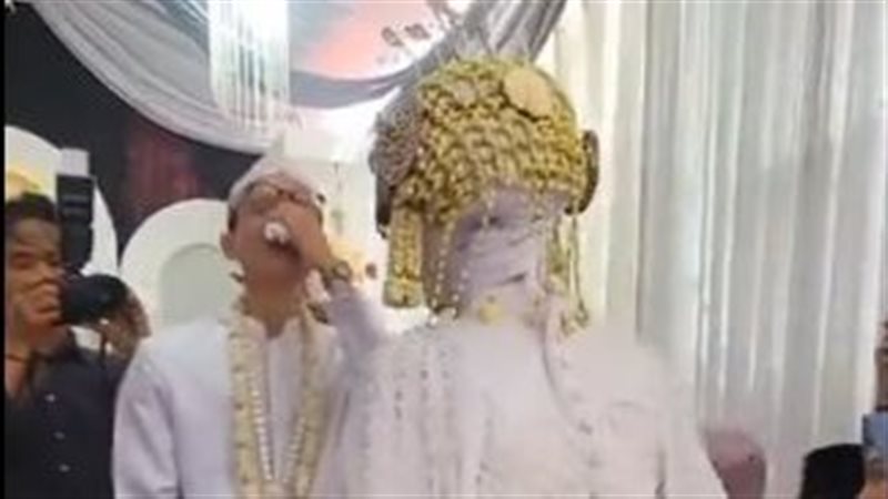 عريس ينهار ويسقط
