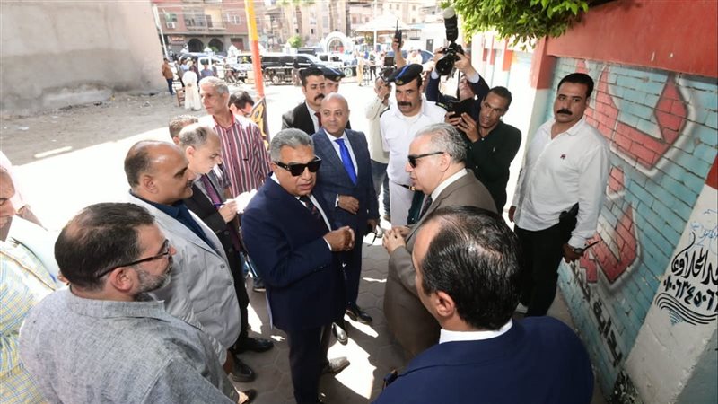 محافظ الدقهلية ومدير