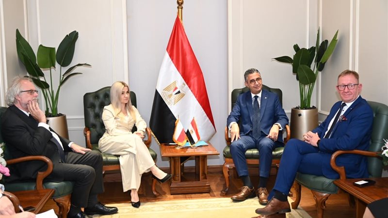 لقاء وزير التموين