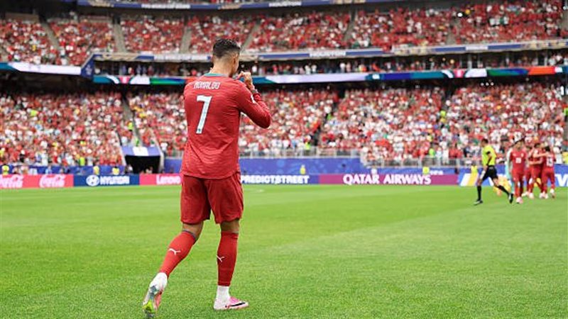 رقم تاريخي للدون، رونالدو يسجل الهدف الأول للبرتغال أمام أوزبكستان في كأس العالم (فيديو)