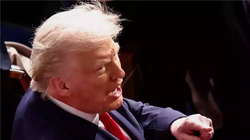 الرئيس الأمريكي دونالد