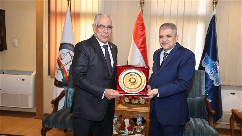 لقاء رئيس هيئة قناة
