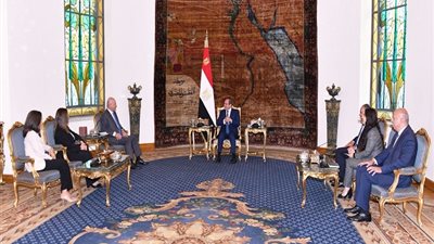  لحظة استقبال الرئيس السيسي للمفوض السامي لشئون اللاجئين (فيديو)   