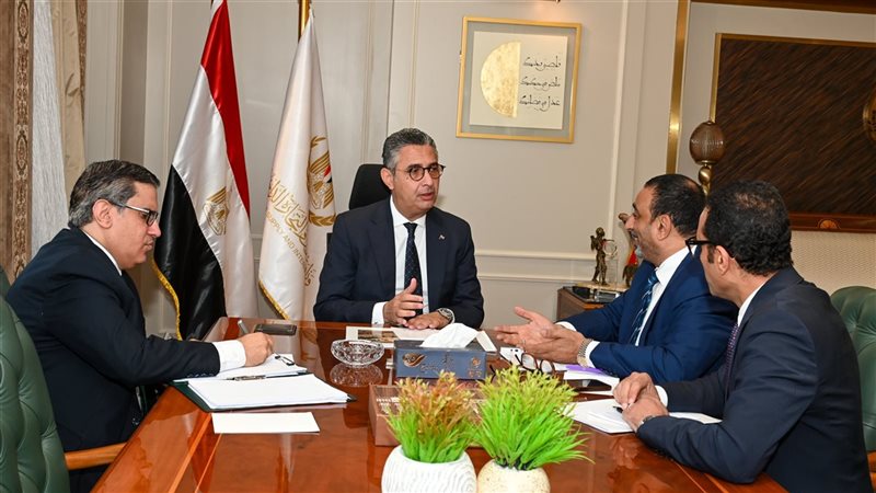 وزير التموين خلال