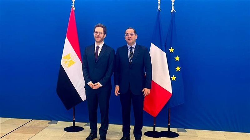 أحمد كجوك مع وزير