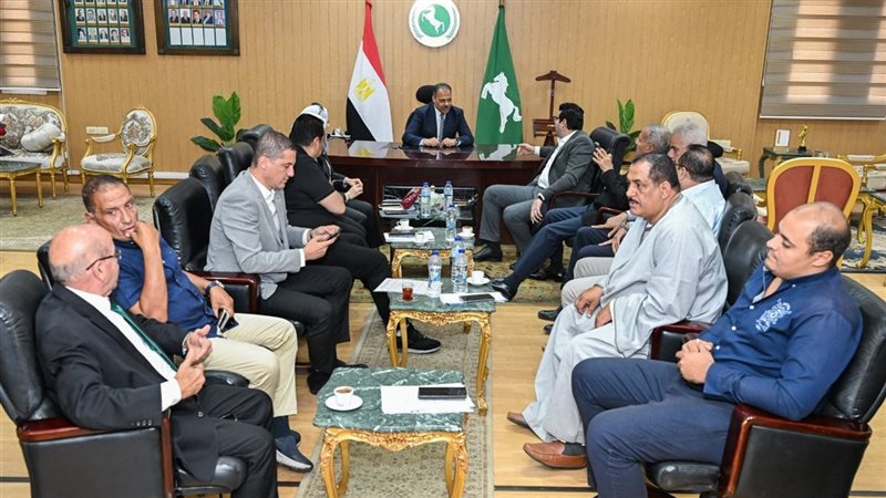  محافظ الشرقية يلتقى
