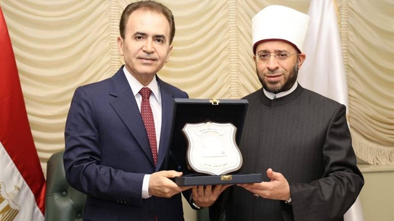 وزير الأوقاف يستقبل