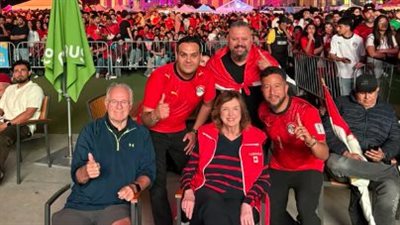 الجماهير المصرية تملأ ساحة الاحتفال في كندا، وعمدة المدينة تحضر لدعم منتخب الفراعنة (فيديو)  