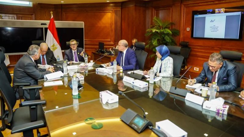 اجتماع لجنة الاستثمار